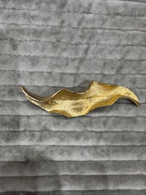 Vintage Capri Signed Statement Leaf Brooch Gold Tone
